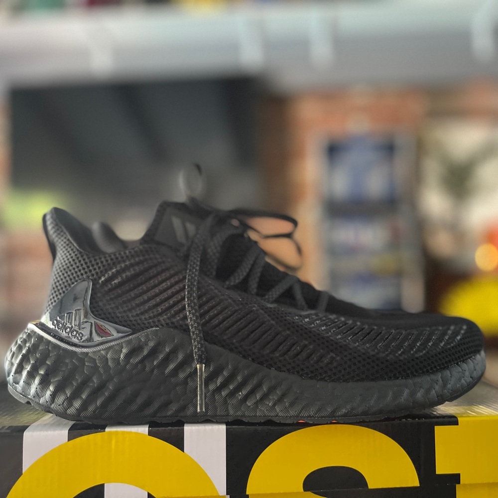 Adidas AlphaBoost M Size 8.5 New